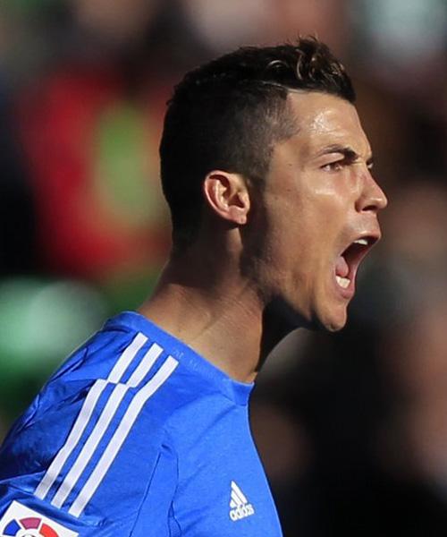 也突显了他 也突显了他